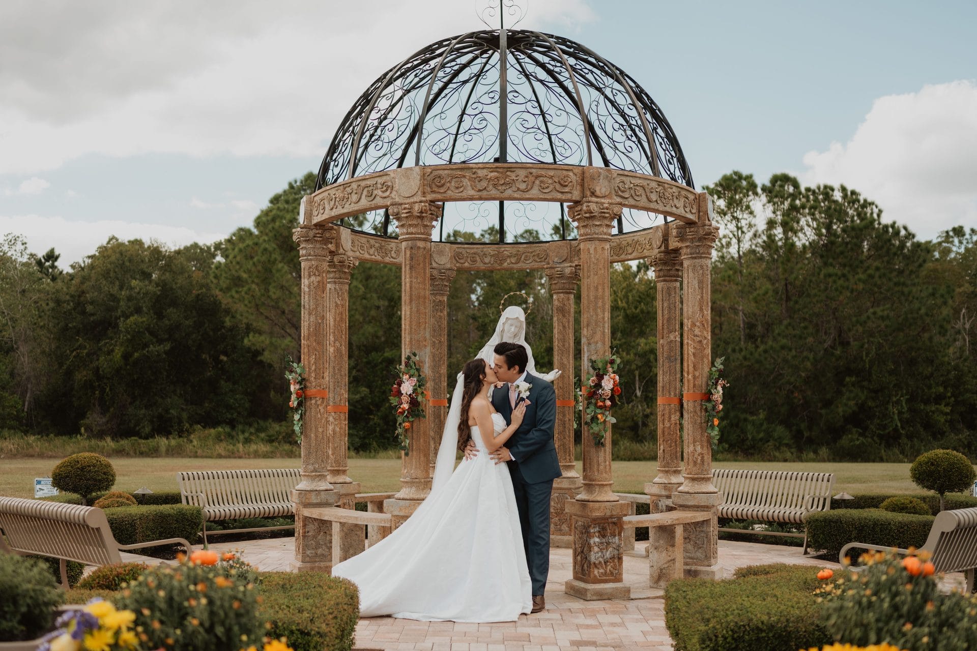 Grace & Kyree's wedding, photographed by Candid Studios